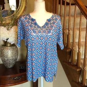 Chico’s multi colored short sleeve shirt. Med